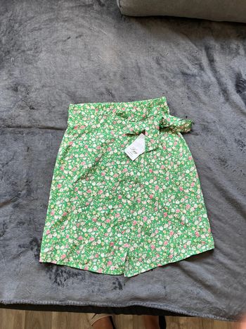 Jupe verte à fleurs, blanche, taille unique