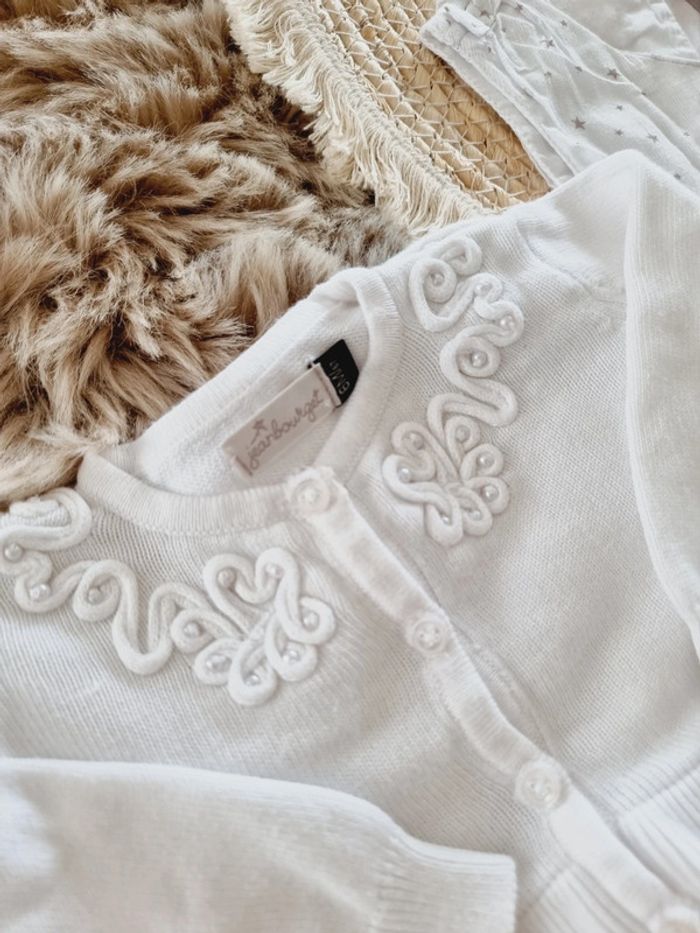Robe blanche gilet 6 mois bébé fille - photo numéro 2