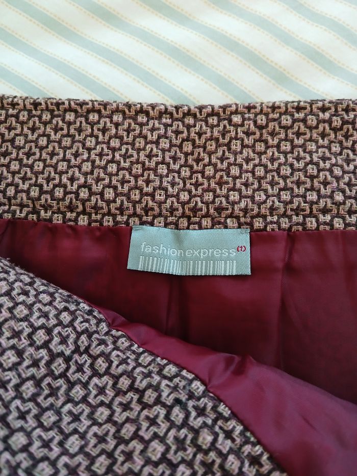 Jolie jupe plissée,  taille 40. - photo numéro 5