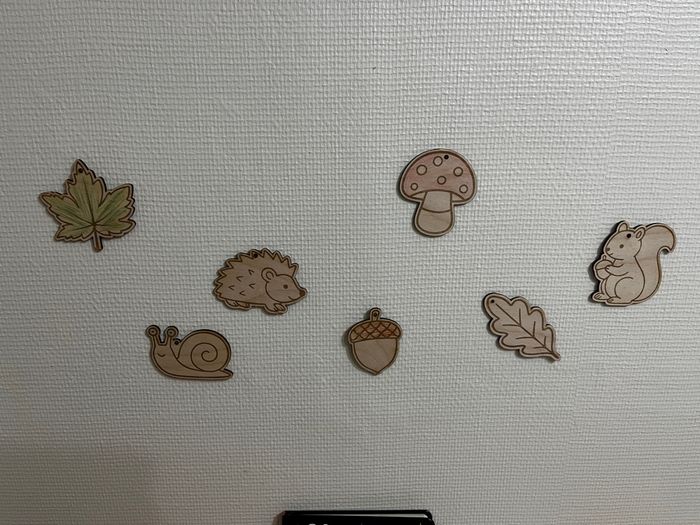 Mini kit à colorier Automne en bois – 7 formes gravées laser + crayons + cordelette - photo numéro 4
