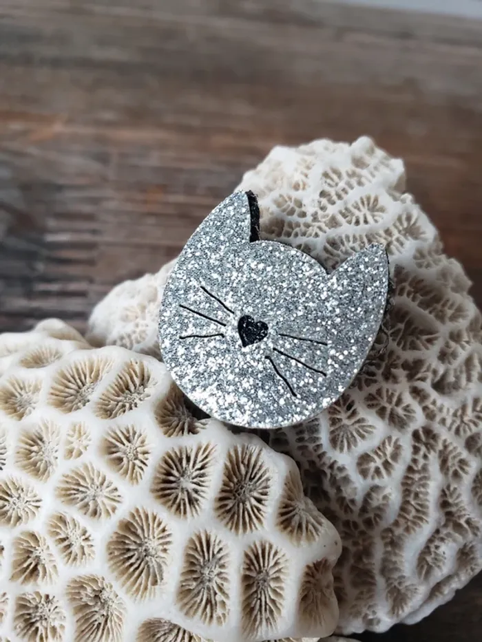 Superbe broche chat argenté