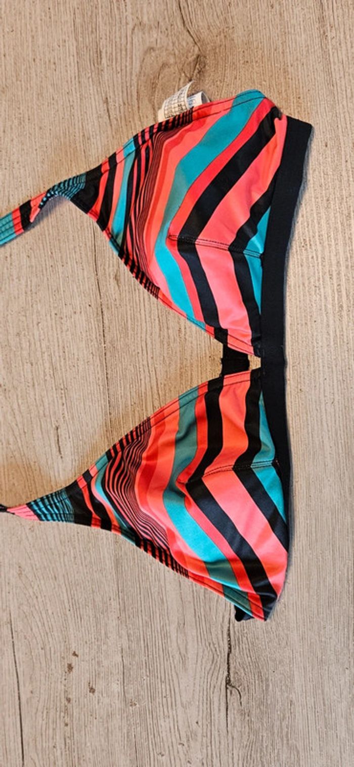 Haut de bikini neuf, mais sans étiquette, Oxylane, taille 95 C - photo numéro 2