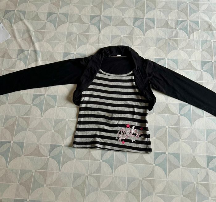 T shirt fille - 9 ans - en bon état