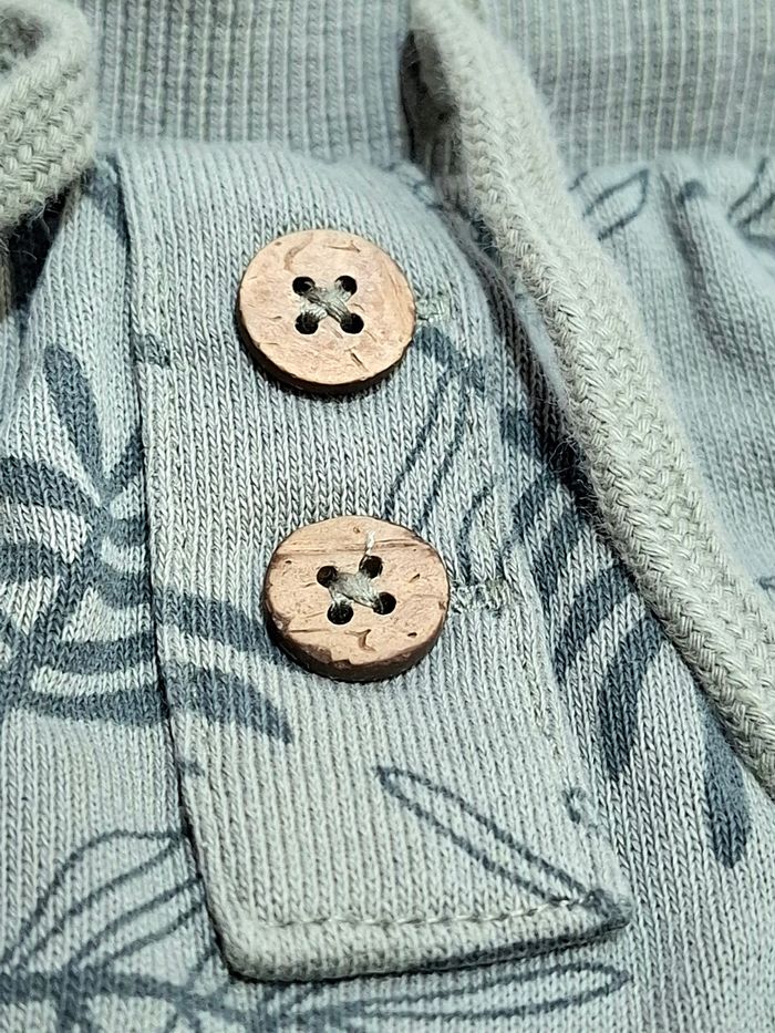 Short enfant garçon Kiabi – 24 mois / 2 ans – gris vert – motif feuilles & branches - photo numéro 3