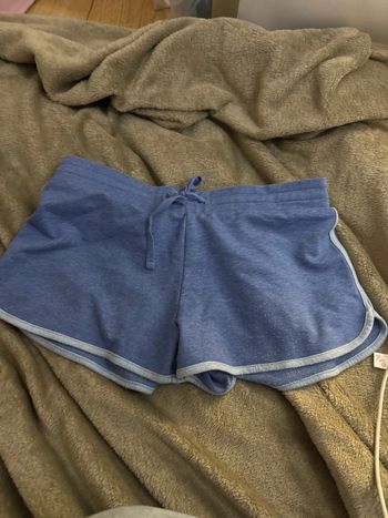 Short bleu