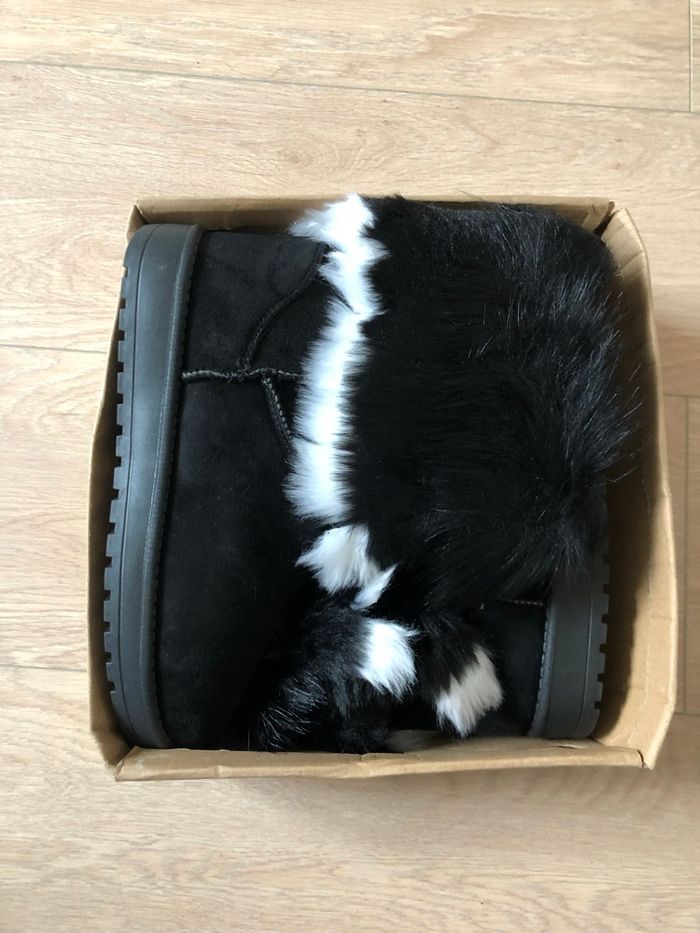Bottines noires et blanches fourrées neuve avec fausse fourrure Martin Pescatore pointure 38 - photo numéro 10