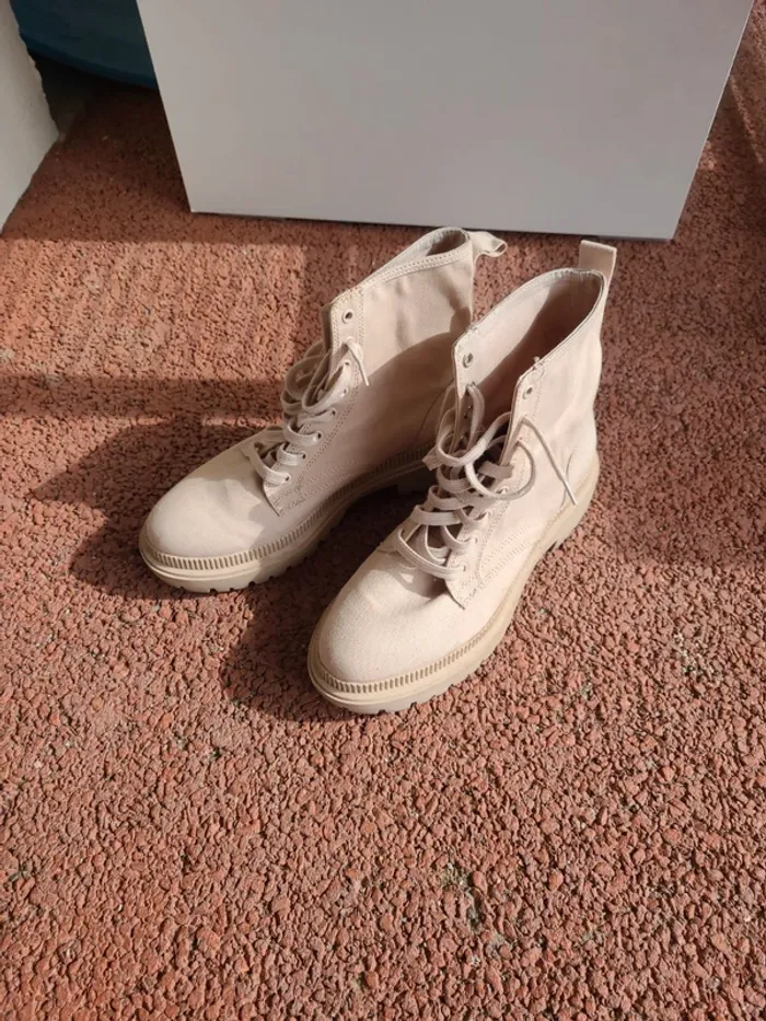 Chaussures montantes en toile taille 39