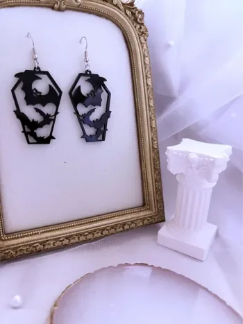 Boucles d’oreilles pendantes cercueil et chauve souris