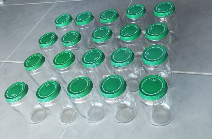 20 petits pots vides en verre Blédina - photo numéro 2