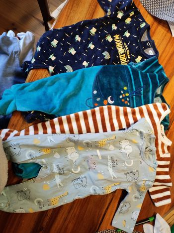 Lot de pyjamas taille 3 mois