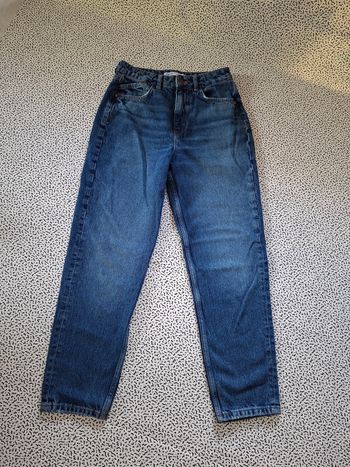 Jean mom taille haute Zara bleu Jean Zara bleu denim style mom / coupe droite 👖✨
Taille haute très tendance et facile à porter au quotidien.
✔️ Taille 38
✔️ Coupe droite légèrement loose
✔️ Taille haute
✔️ Denim bleu moyen effet vintage
✔️ Très bon état
