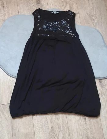 Robe non doublée vinyl fraise 10 ans état neuve