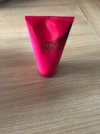 Crème parfumée pour le corps far away rebel & diva