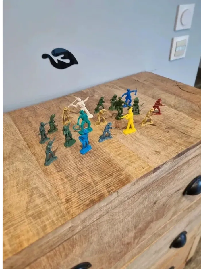 18 figurines soldats et indiens