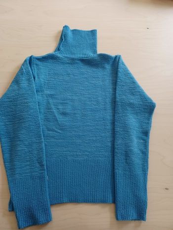Pull bleu