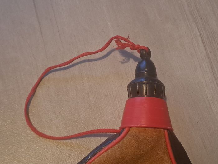 Gourde vintage en cuir peau de chamois - photo numéro 2