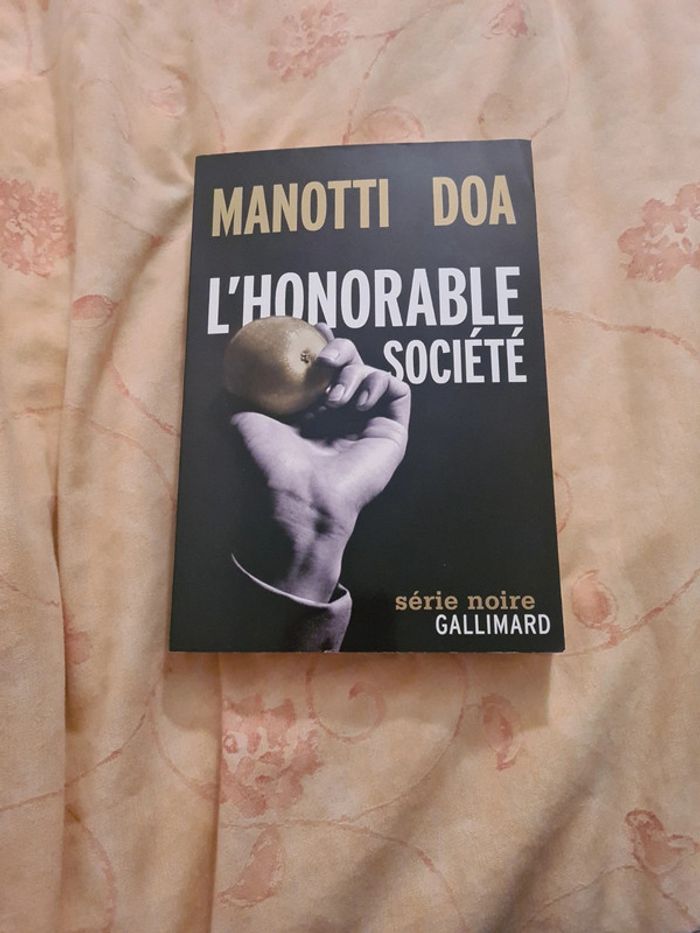 L' honorable société