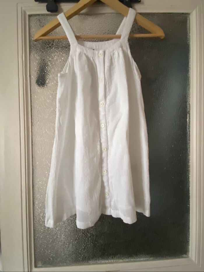 Robe blanche à bretelle Te