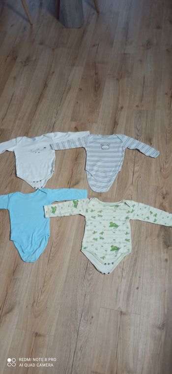 Lot de 4 bodys 2 ans