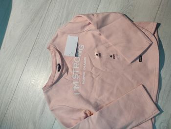Sweat neuf taille 4 ans