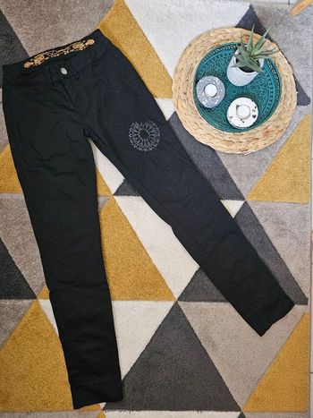 Pantalon noir Desigual taille 24