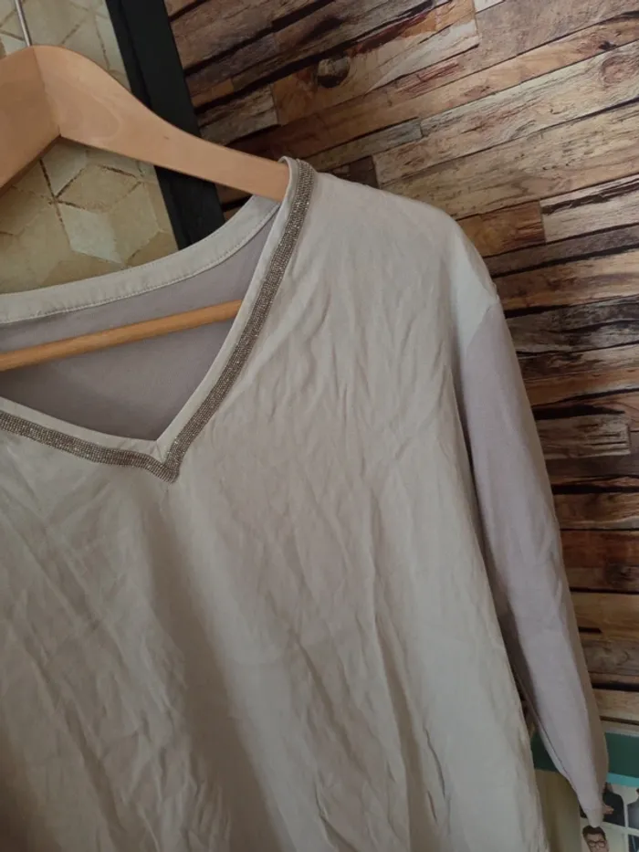 Blouse blanc et beige paillettes au col - photo numéro 3