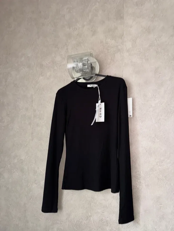 Top noir longue manche NAKD