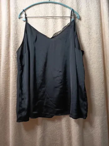 Top  bretelles. Grande taille. Marque Kiabi (A343)