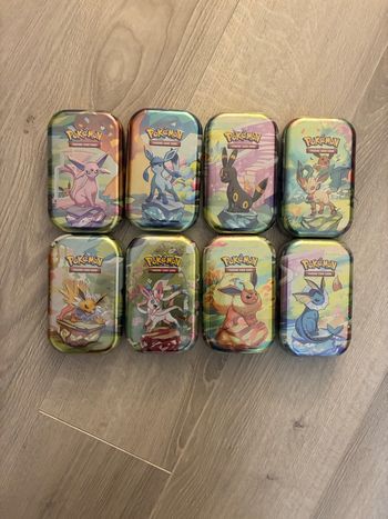 Lot de 8 mini tin Pokémon évolutions prismatiques Pokémon
