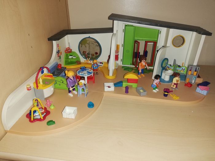 Centre de loisirs et crèche playmobil