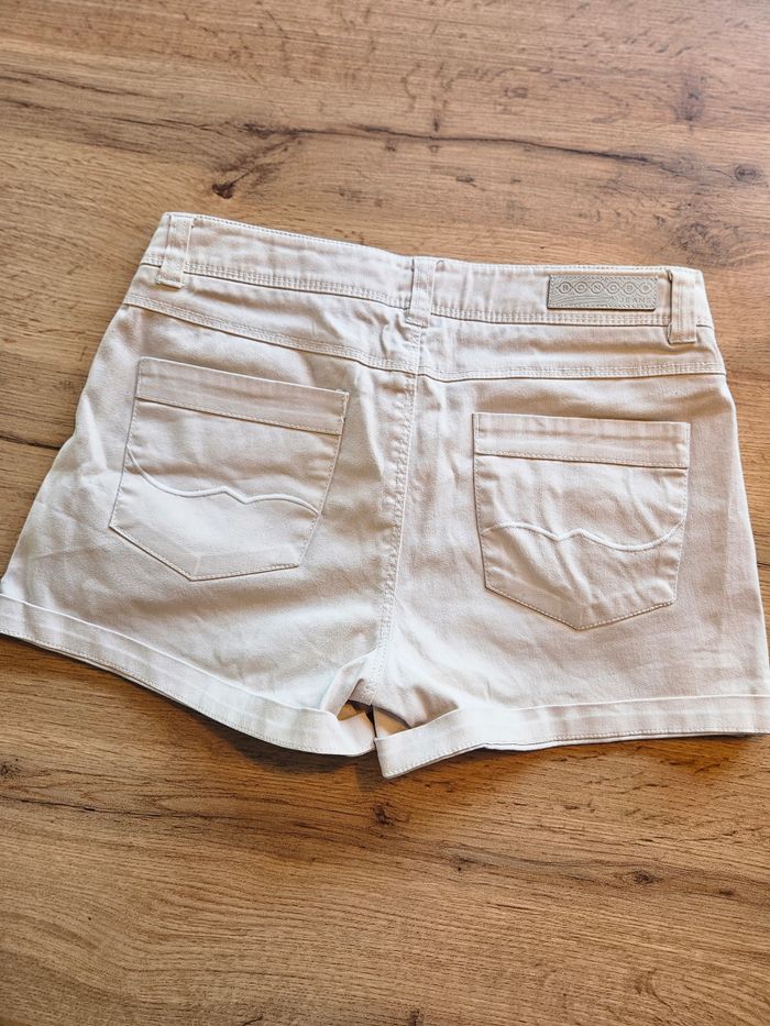 Jolie short TBE taille 34 - photo numéro 4