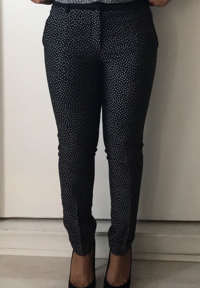 Pantalon slim noir à pois brillants Mango - photo numéro 2