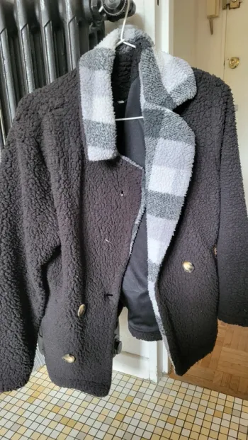 Manteau noir avec 2 boutons