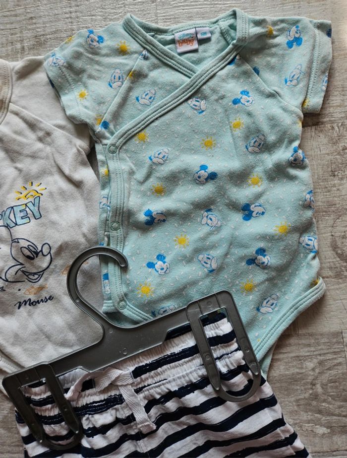 Lot bodys et short 6 mois - photo numéro 4