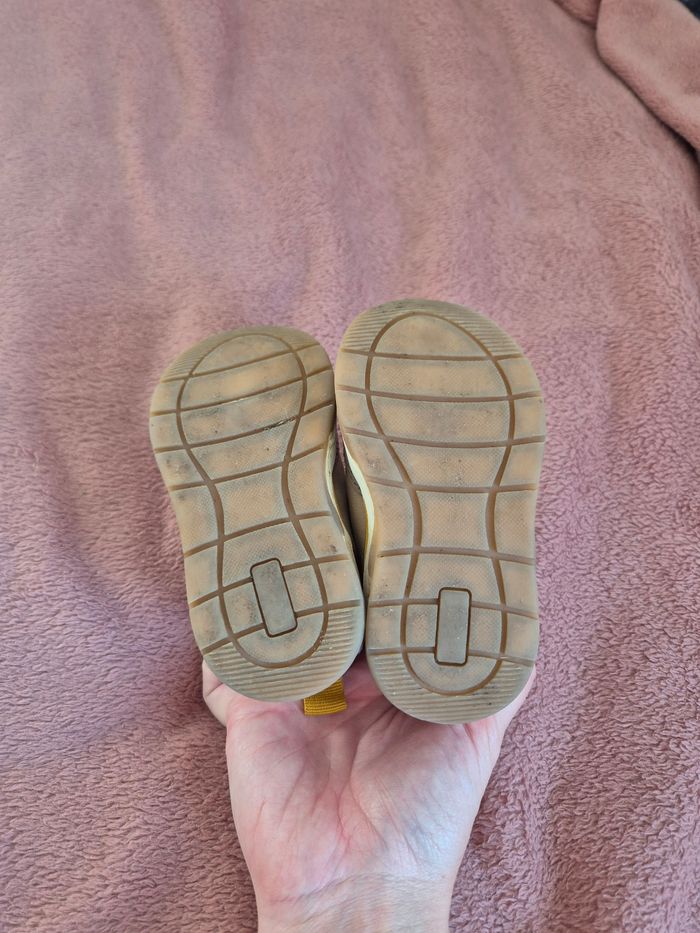 Paire de baskets taille 20. - photo numéro 6