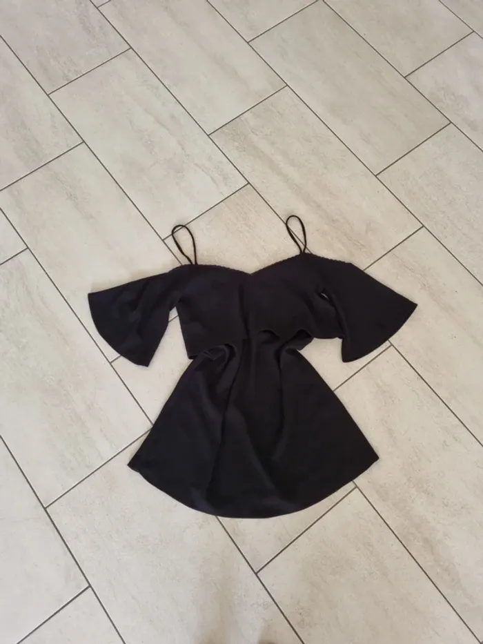 Petite robe noire zara épaules dénudées - photo numéro 7