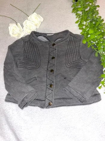 Très belle veste à longue manche pour petite fille