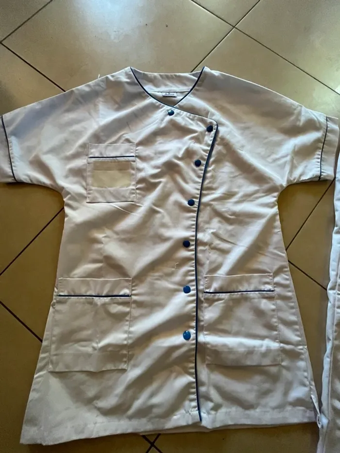 Lot de Tenue étudiante/ professionnelle infirmière taille S ( taille 0) ( prix à l’unité - photo numéro 2