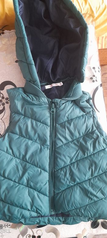 des vêtements pour enfants