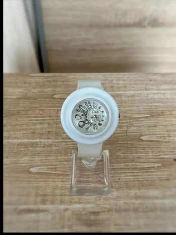 Montre blanche vintage