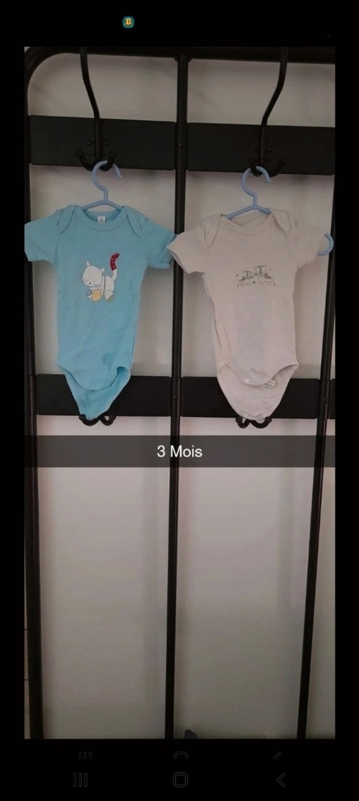 Lot de 2 bodies taille 3 Mois