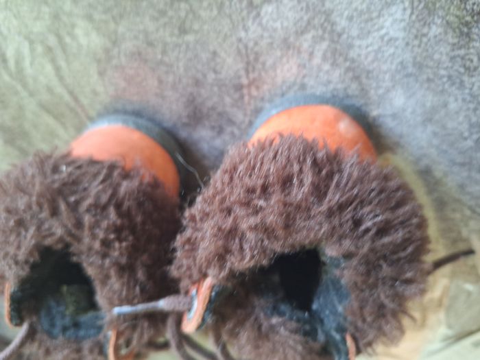 Chaussure bébé kickers nubuck et fourrées à l'intérieur Pointure 19 - photo numéro 3