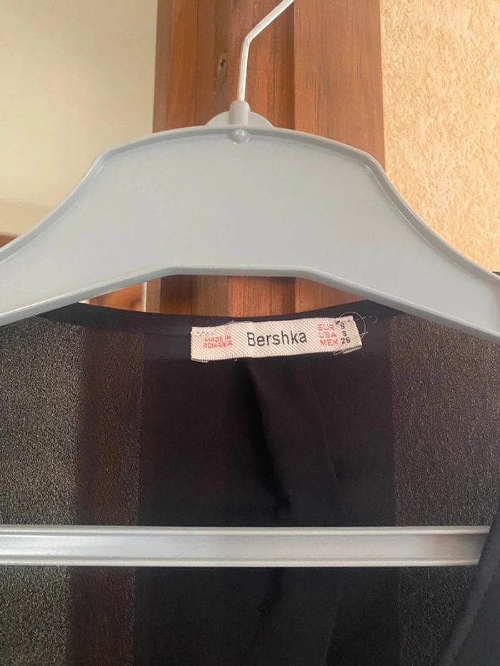Top zippé marque bershka très bon etat taille 36 - photo numéro 4