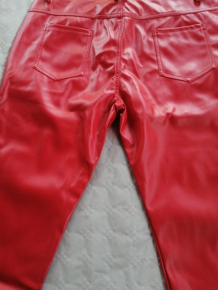 Fetish jean en simili cuir rouge homme t 48