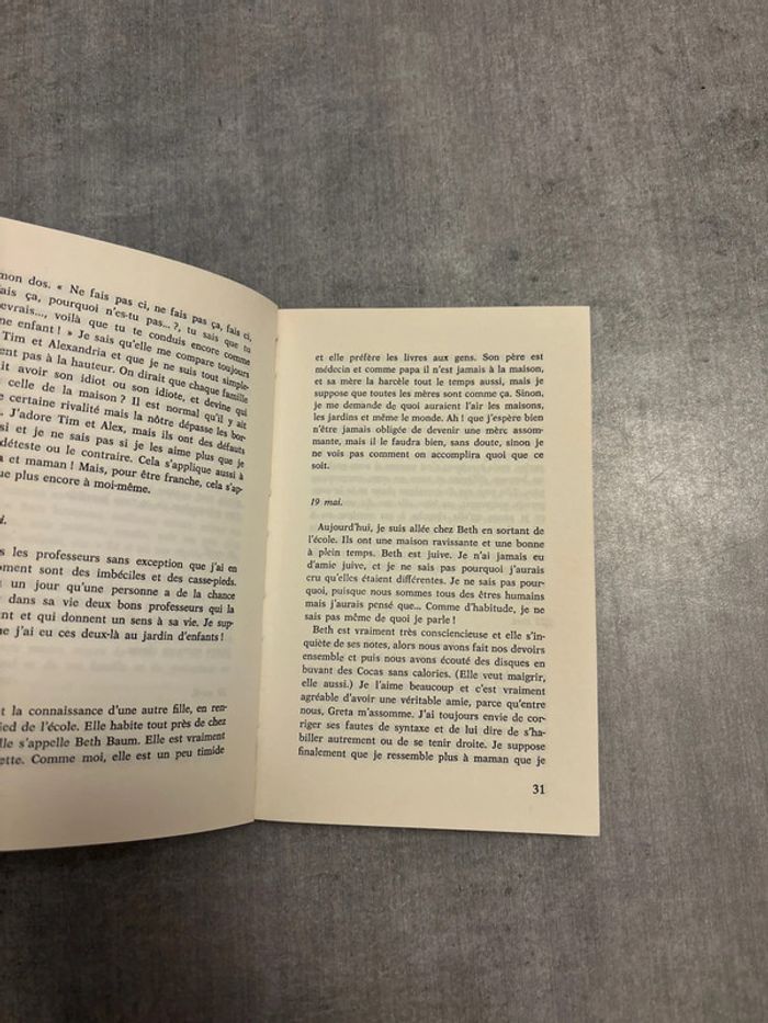 Livre l’herbe bleu, journal intime d’une jeune droguée - photo numéro 2