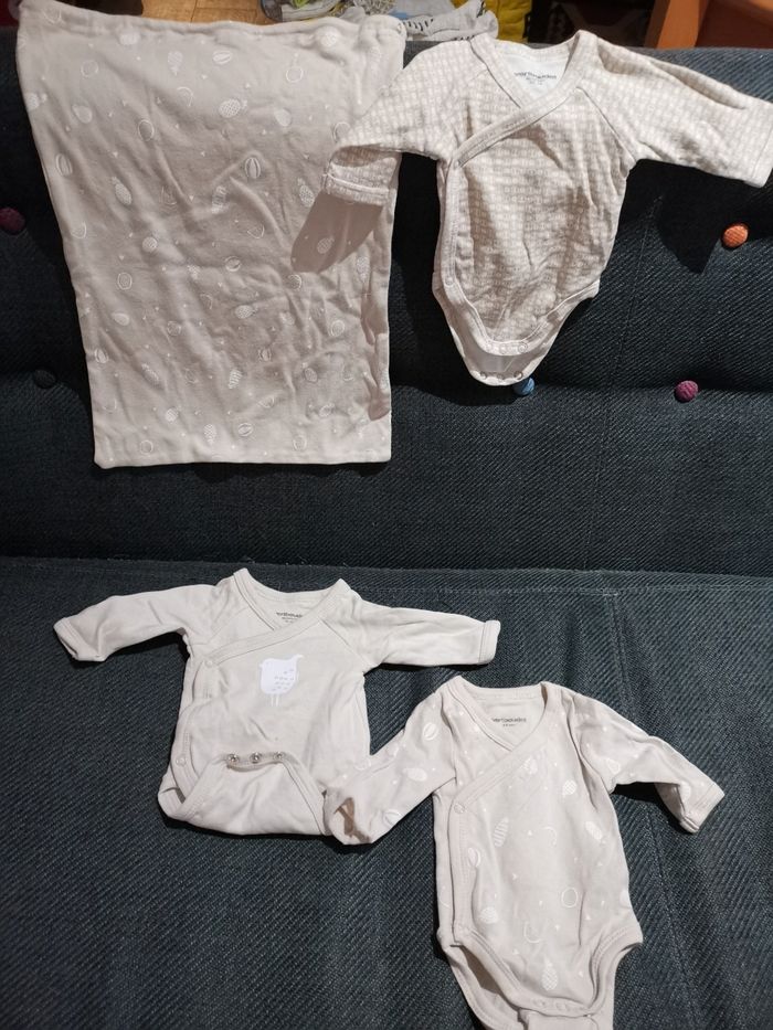 Lot bodies naissance Vertbaudet