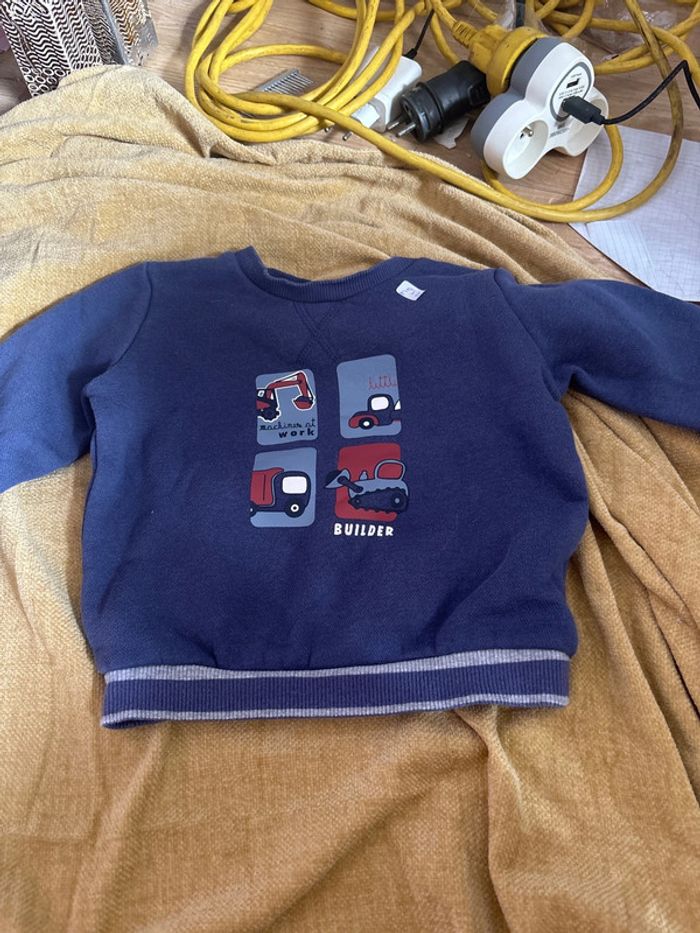 Pull bleu