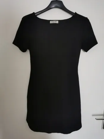 Robe noire suédine