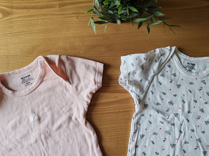 Lot 4 de bodies Kiabi 36 mois 🌸 - photo numéro 3