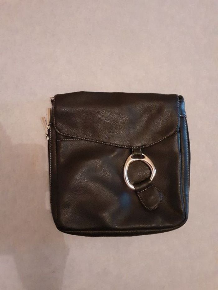 SAC à main, noir, avec boucle argentée